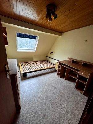 3. Schlafzimmer 2 OG.jpg