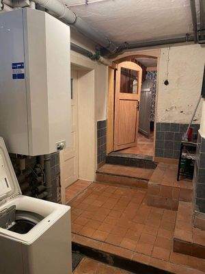 KG - Flur mit Platz für Waschmaschine