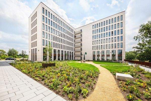 Moderne Büroimmobilie mit grünem Innenhof - Nachhaltigkeit und Architektur perfekt vereint!