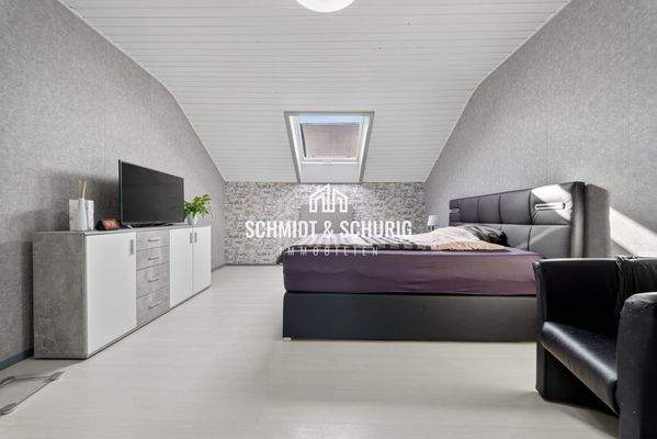 Schlafzimmer / Dachgeschoss