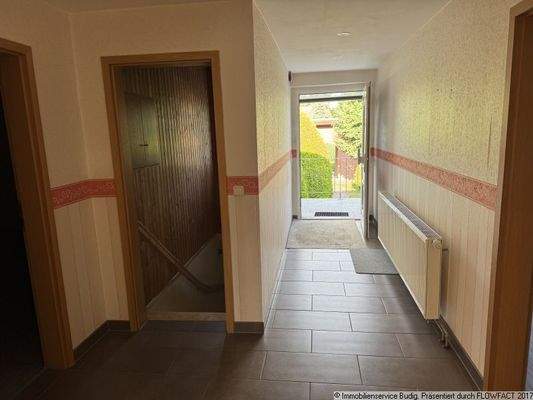 Flur und Zugang zum Souterrain