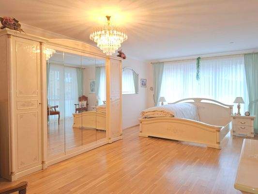 Wohnzimmer (derzeit Schlafzimmer)