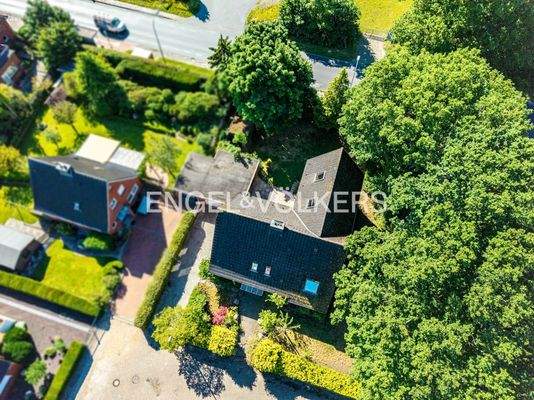 Großzügiges Grundstück mit Garten und guter Einbindung in die gewachsene Nachbarschaft