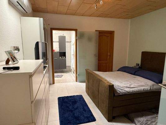 6 EG links Schlafzimmer