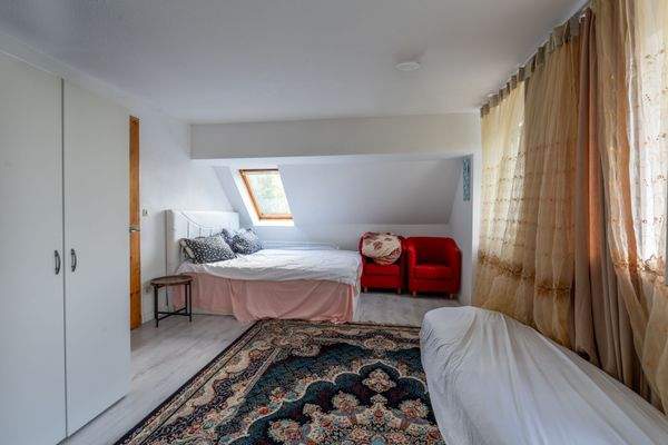 Schlafzimmer im Dachgeschoss.jpg