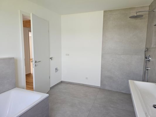Badezimmer (inkl. WM-Anschluss)