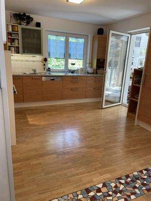 Blick vom Esszimmer in Küche