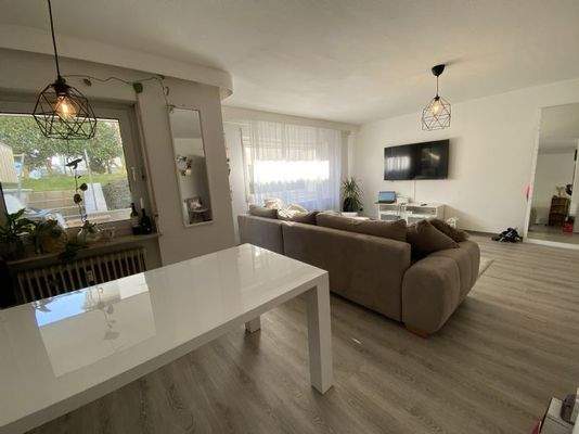 ... mit davor liegender Süd-Terrasse ...