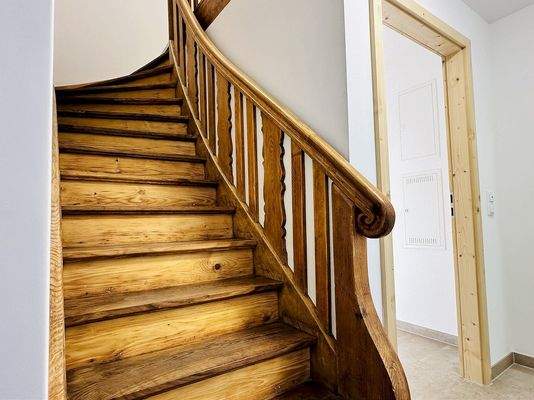 Treppe ins Obergeschoss