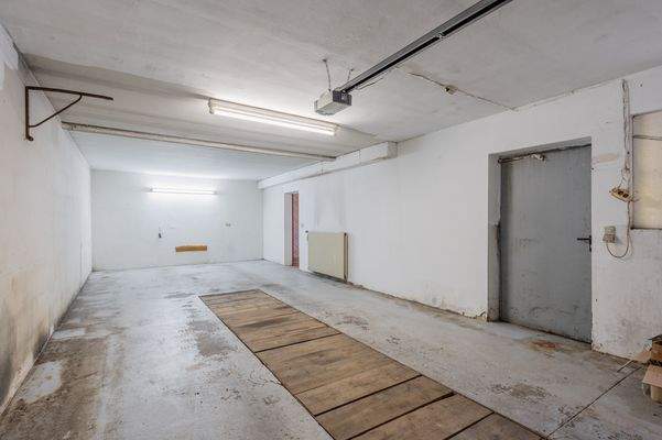 Untergeschoss: Garage mit Grube