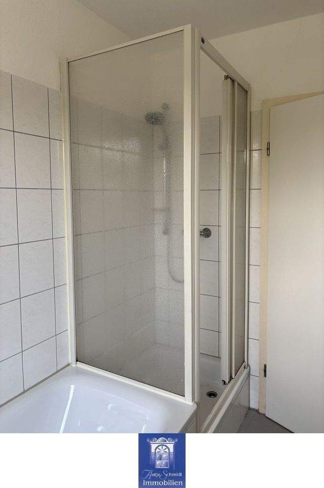 Bischofswerda! Raffinierte Wohnung ... Tageslichtbad mit Wanne und Dusche! - Photo 2
