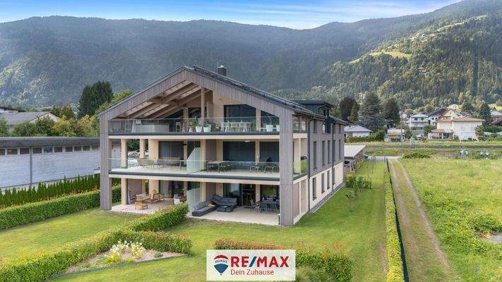 Vorderansicht gesamtes Gebäude