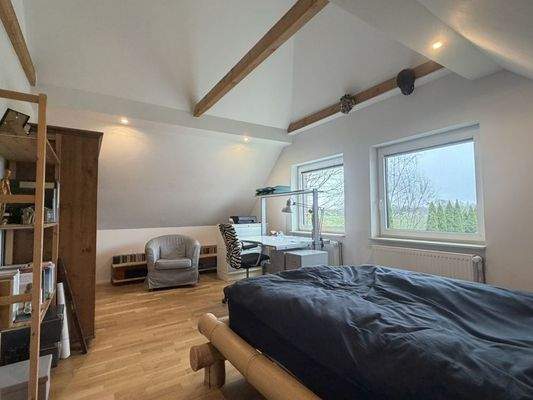 OG Schlafzimmer mit Büro (2)