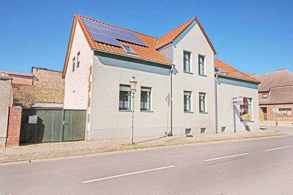 Hausansicht / Zufahrt