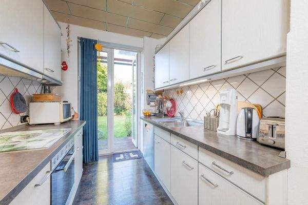 Voll ausgestattete Küche 