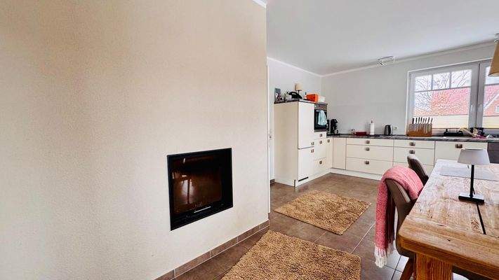 Küche EG mit Kamin.JPG