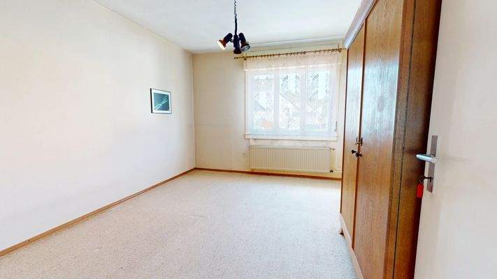 Zimmer 2, OG