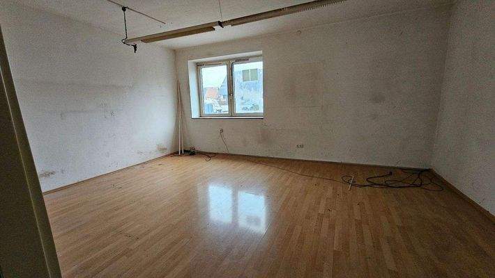 Teilansicht Büro.jpg