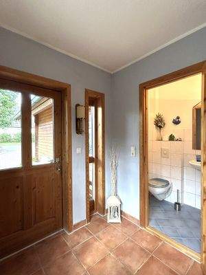 Eingangsbereich mit Gäste-WC