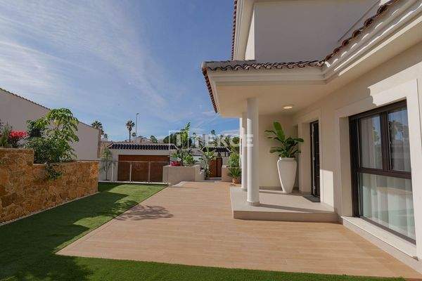 Elegant Villa with Private Pool and Solarium in Ciudad Quesada