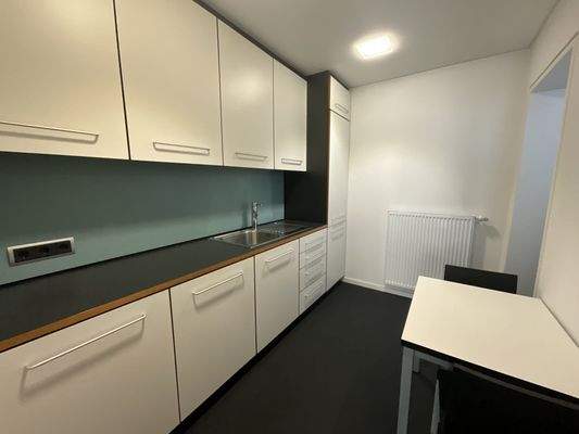 Küche mit angrenzendem Abstellraum