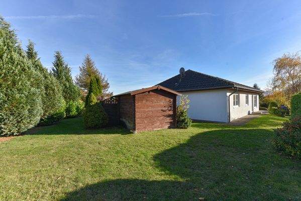 weitläufige Rasenfläche 