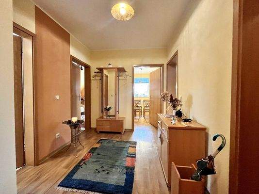 2026-3369-Flur der Wohnung