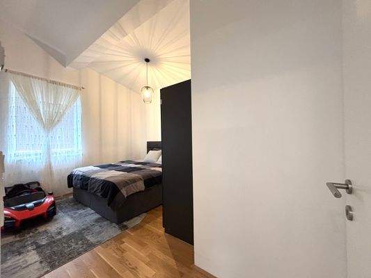 Schlafzimmer 1-1.jpeg