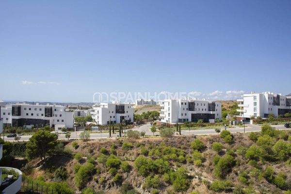 Sea-View Flats in a Fuengirola Complex in Spain