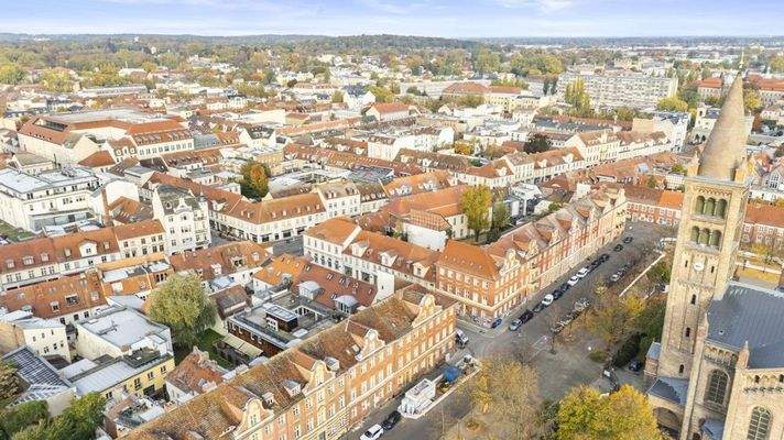 Historische Häuserzeile am Bassinplatz