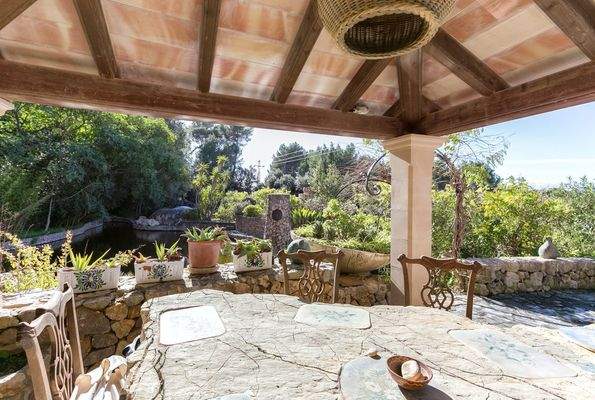 Einzigartiger Essbereich auf der überdachten Terrasse