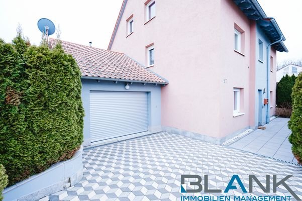 Einfahrt Garage