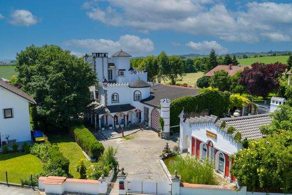 Außenansicht Villa und Bungalow