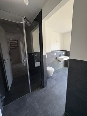 Bad Hauptwohnung OG 1.jpg