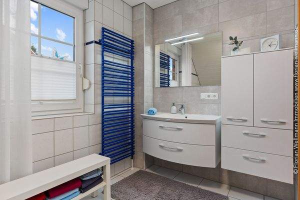 Badezimmer mit Dusche und Wanne 7,50 m²