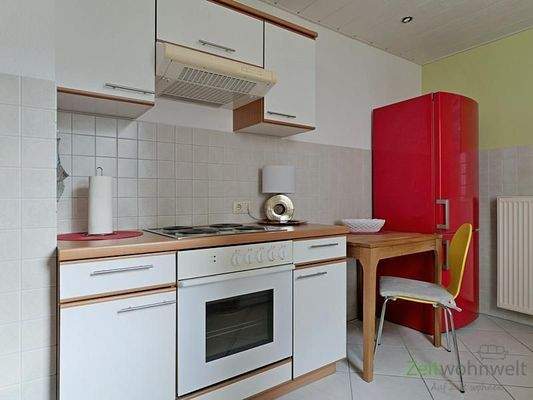 linke Küchenzeile mit Essplatz