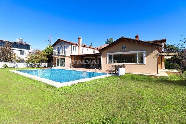 Detached House with Forest Views in Antalya Kepez