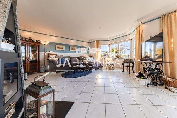 Wohnzimmer mit Kamin