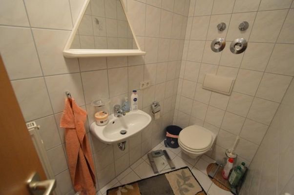 Gäste-WC mit Dusche