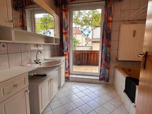 Badezimmer EG rechts mit Balkon Zugang