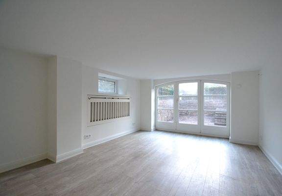 Arbeitszimmer im Keller mit Terrasse.JPG