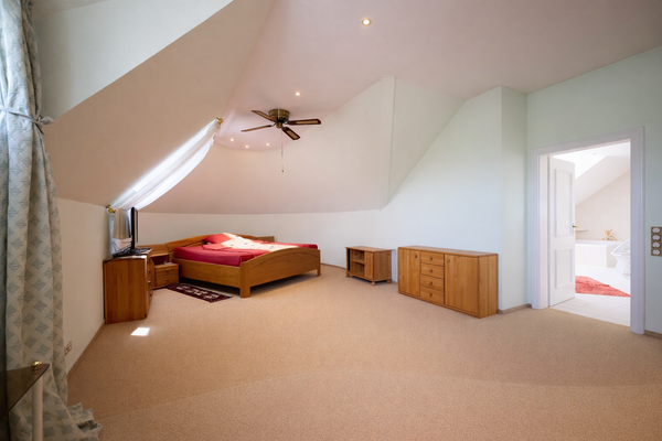 Elternschlafzimmer mit Bad on Suite