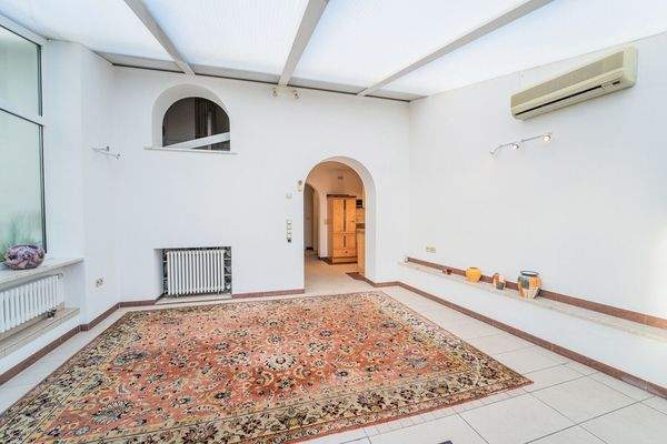 Wintergarten mit viel Tageslicht