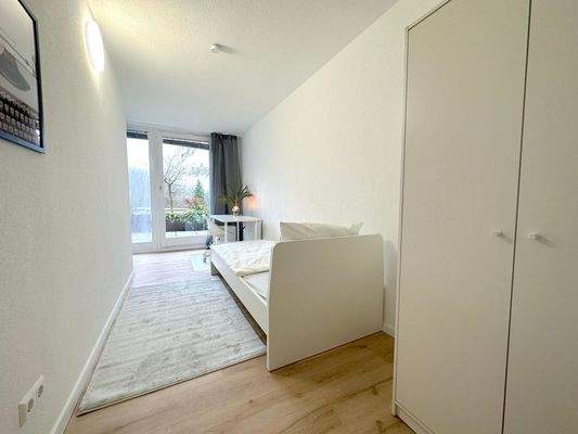 Helles WG-Zimmer mit Balkon