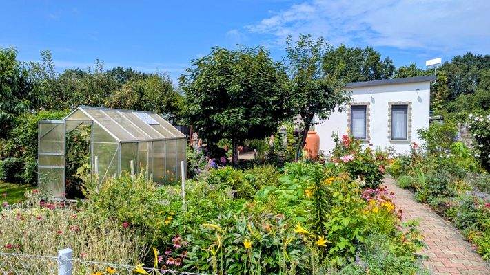 Seitenansicht und Garten