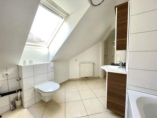 Bad mit Badewanne & WC