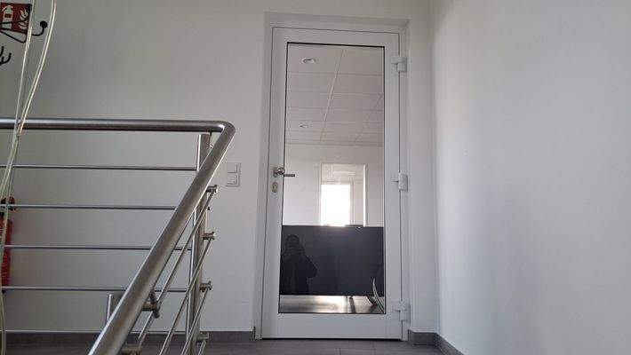 Büroeingang von aussen.jpg