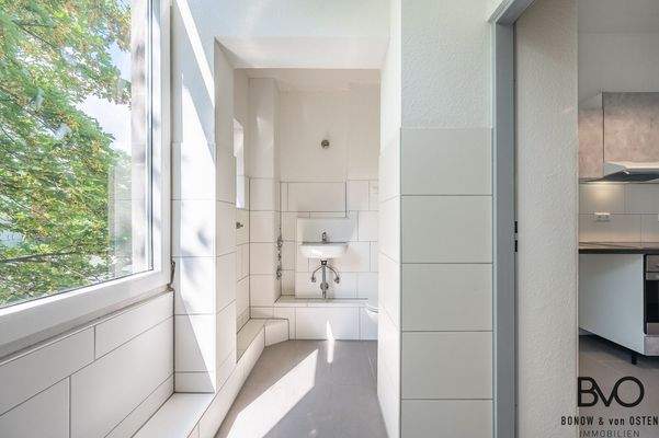 Badezimmer begehbar über die Küche