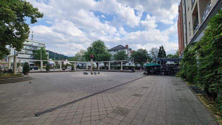 Zähringertor - Vorplatz beim Edeka.jpg