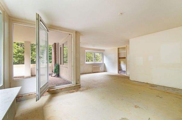 Großes Wohn- und Esszimmer über Eck mit Balkonaustritt